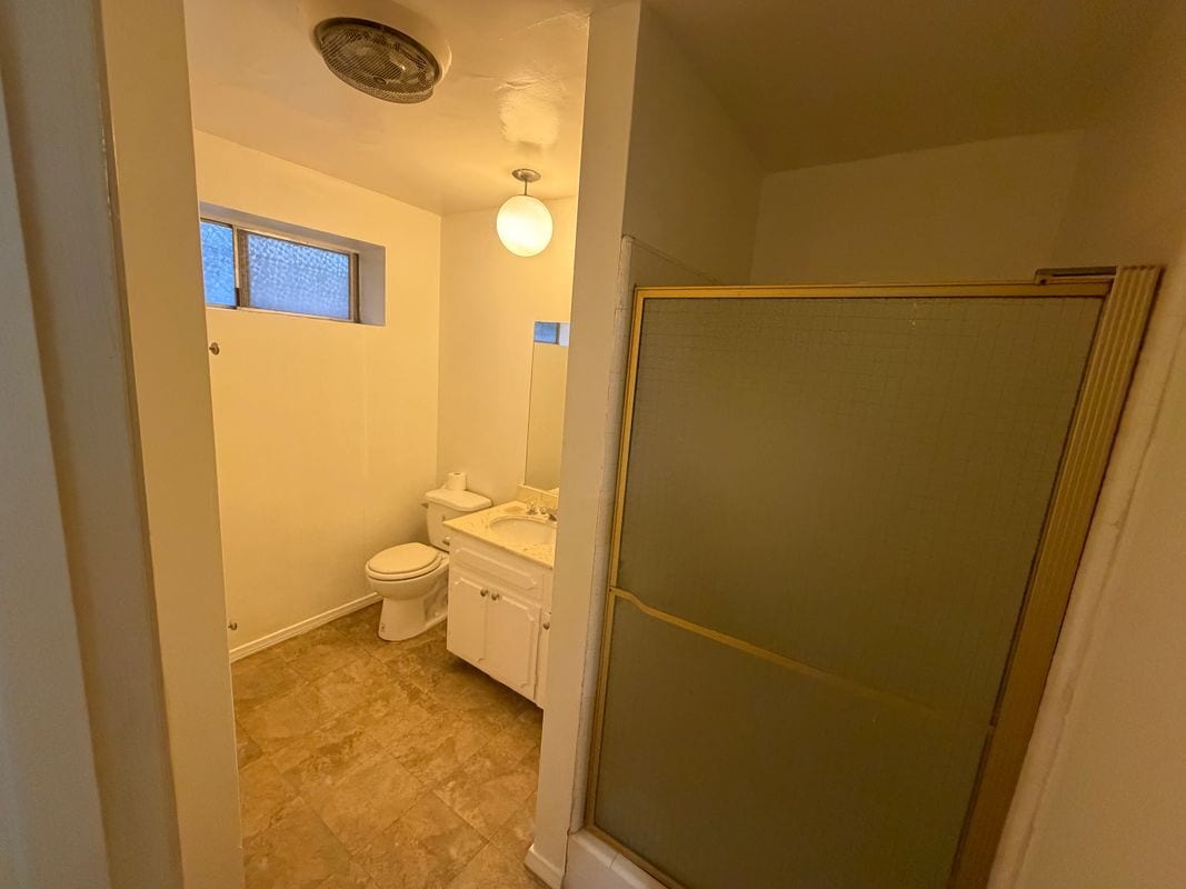 Building Photo - 433 S Palm Dr