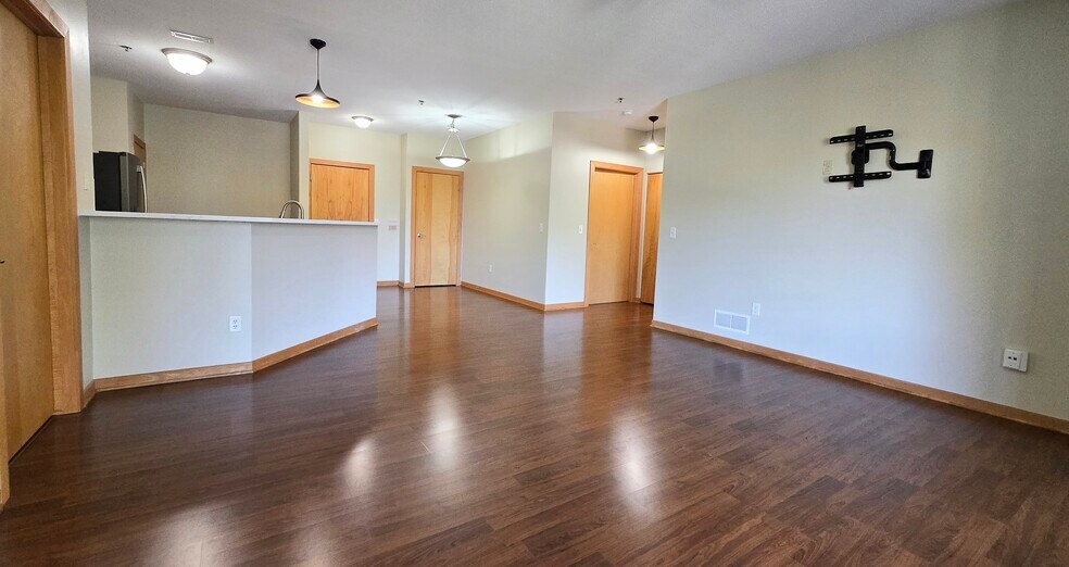 Building Photo - 10900 W Bluemound Rd