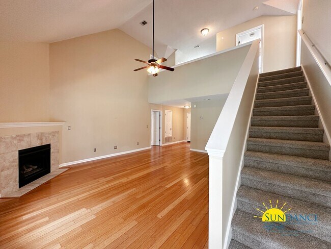 Building Photo - Lakefront home with Enclosed pool centered between Eglin and Hurlburt