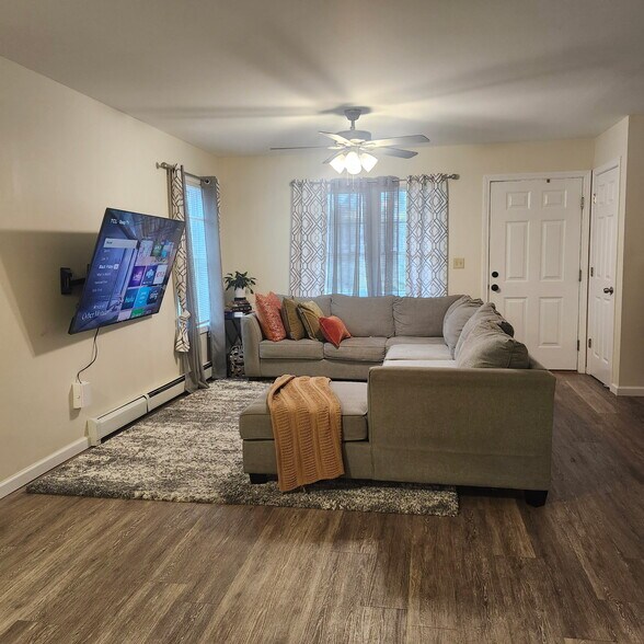 LIVING ROOM - 70 Naugatuck St