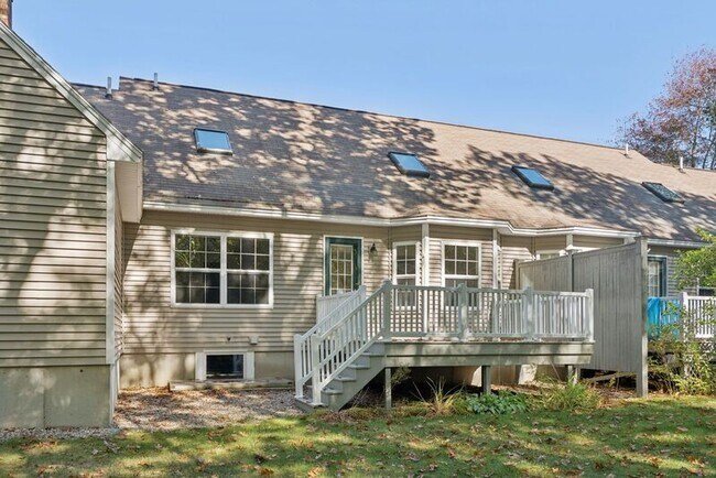Building Photo - 7 Dunnhill Dr