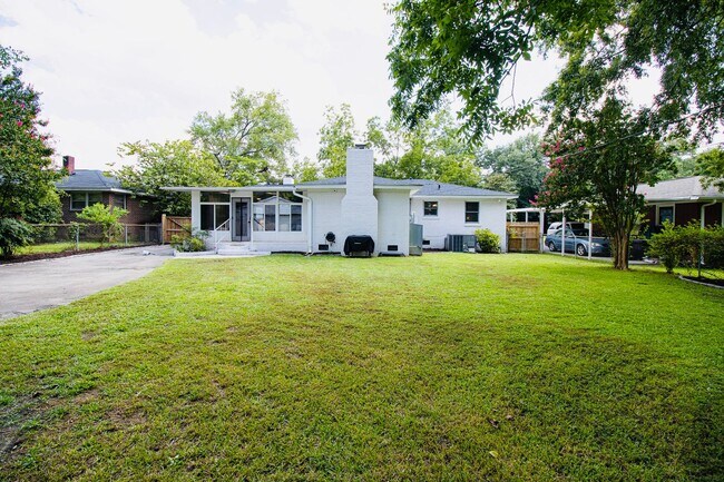 Building Photo - Stunning 3 Bedroom, 2 Bathroom in West Col...