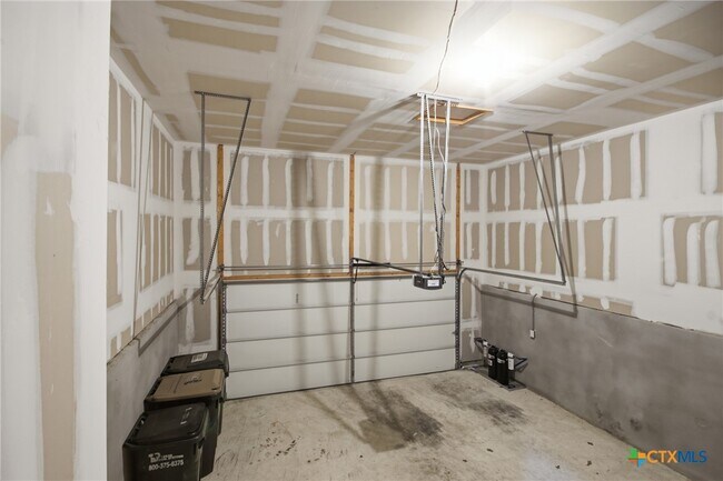 Building Photo - 131 Lake Gln