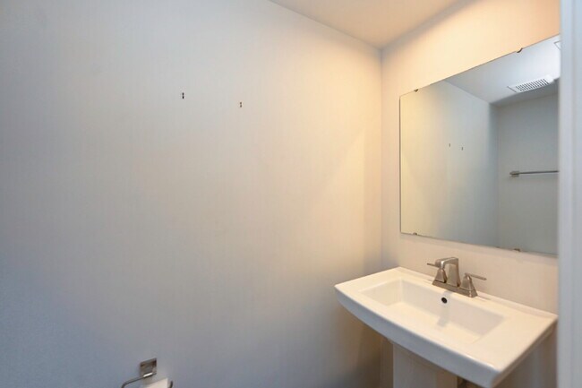 Building Photo - Rent to Own Option - Beautiful, like new 3BR/2.5BA townhouse in Goodlettsville