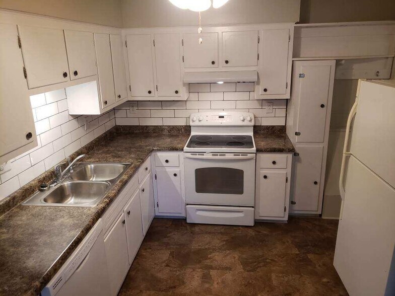 Kitchen - 124 Airport Rd