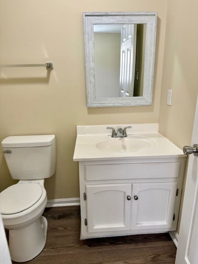 Building Photo - Two bedroom, 1.5 bath apartment home at Ha...
