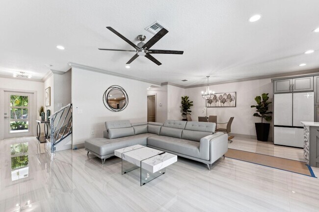 Building Photo - 522 Lucky Ln