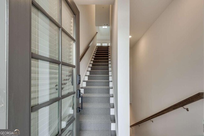 Building Photo - 513 Burton Dr