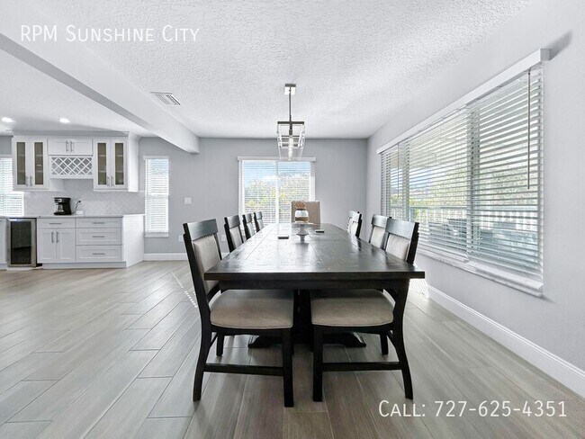 Building Photo - 3033 Pineview Dr