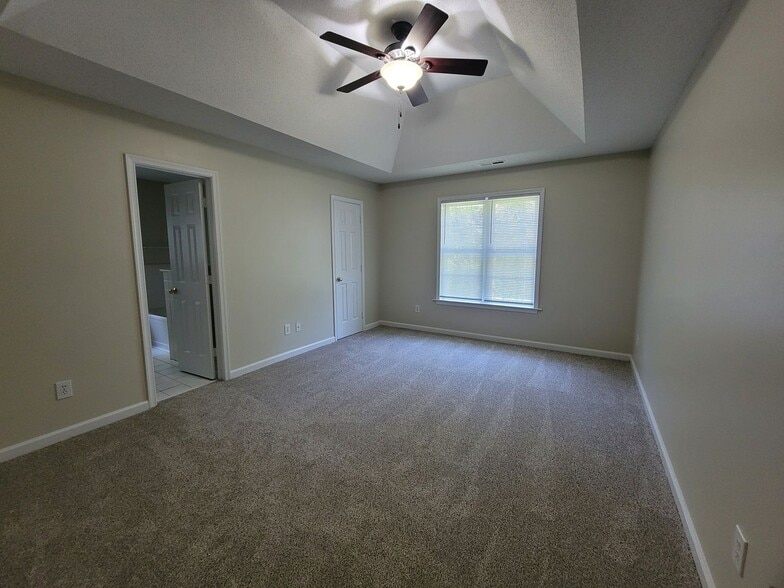 Building Photo - 8 Drakestone Ct