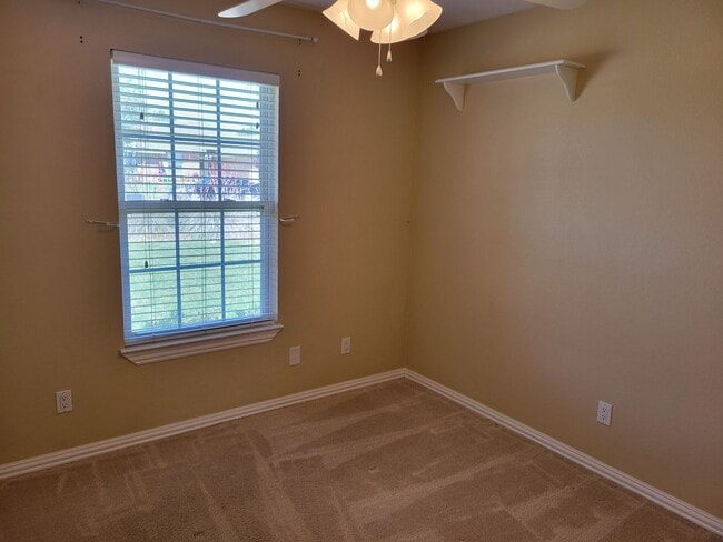 Building Photo - SPECTACULAR HOME ON CORNER LOT