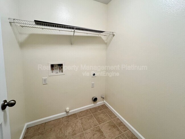 Building Photo - 6646 E Montecito Ave