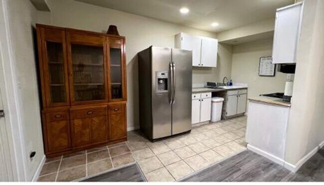 Building Photo - 4004