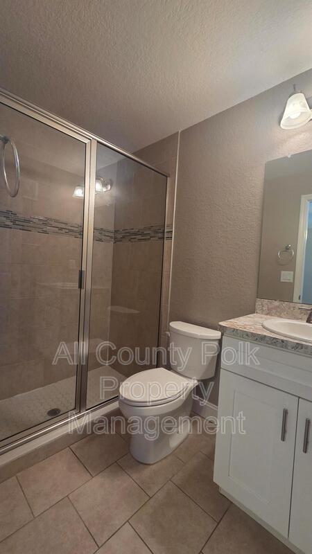 Building Photo - 1104 N Vermont Ave