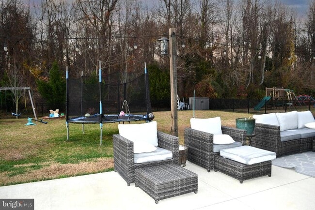 Building Photo - 848 Chestnut Ridge Dr