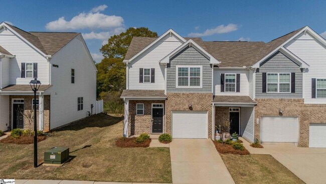 Building Photo - 14 Loebner Ln