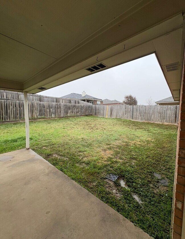 Building Photo - AVAILABLE NOW!!