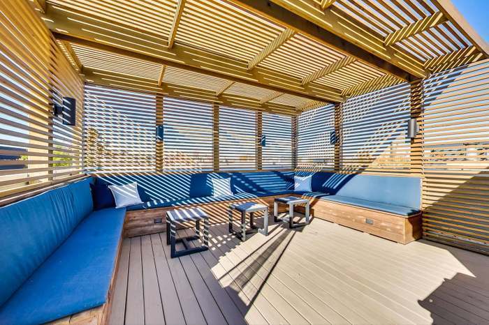 Building Photo - 1021 N Hermitage Ave