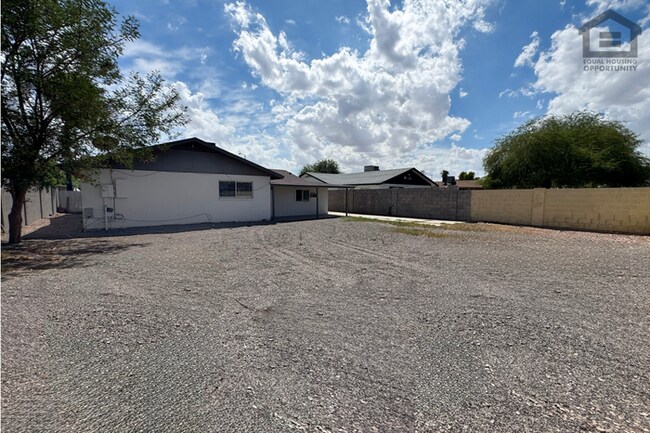 Building Photo - 4Bed/2Bath House at Chandler Blvd/McQueen Rd! Ready for Immediate Move-In! – NO HOA!