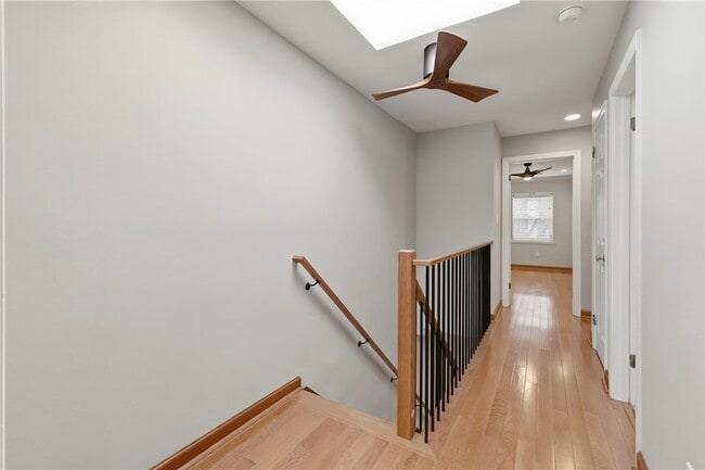 Building Photo - 709 Clyde St