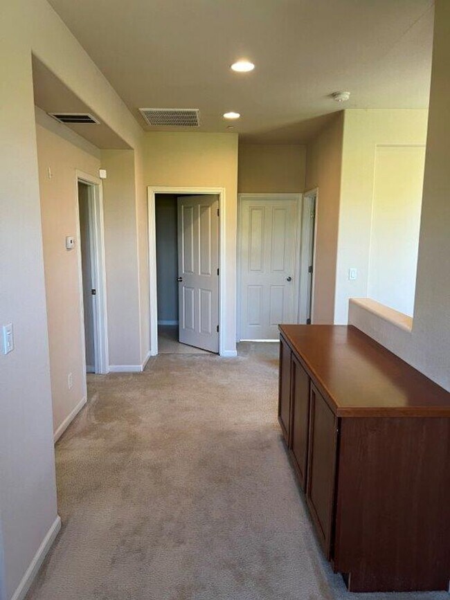 Building Photo - Modern 3 Bedroom 2 Bath 2 Story Vacaville Pets OK *Star Rentals
