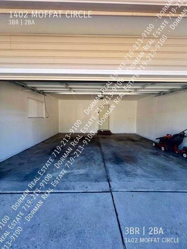 Building Photo - 1402 Moffat Cir
