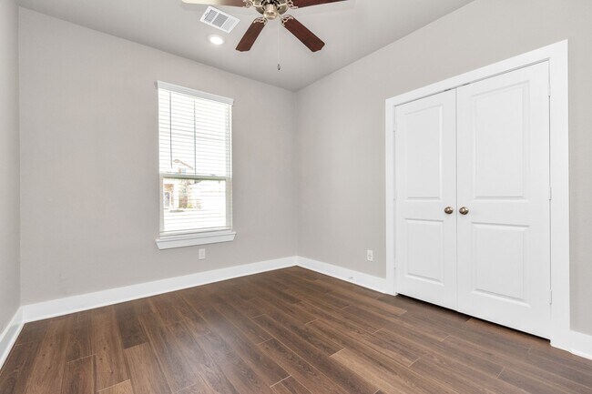 Building Photo - 10526 Moon Vly Ln