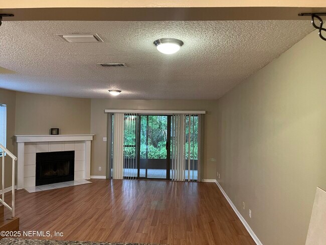 Building Photo - 7701 Baymeadows Cir W