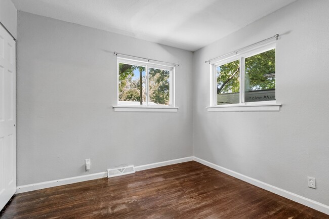 Building Photo - Section 8 Friendly | 3 bed 1 Bath on the W...