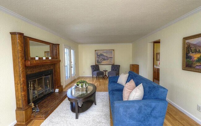 Building Photo - 1004 Acacia St