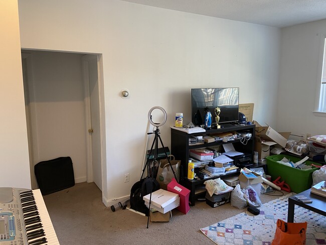 Building Photo - 52 Evergreen St