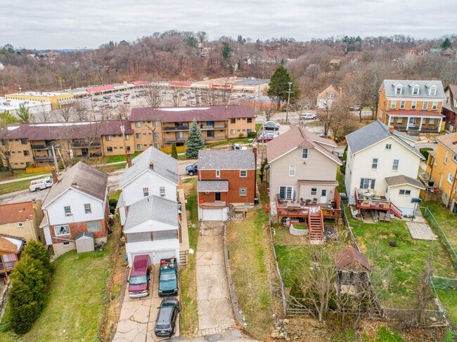 Building Photo - AVAILABLE MID-MARCH! Don’t miss this STUNNING 3 BEDROOM BRICK HOME LOCATED IN WEST VIEW!