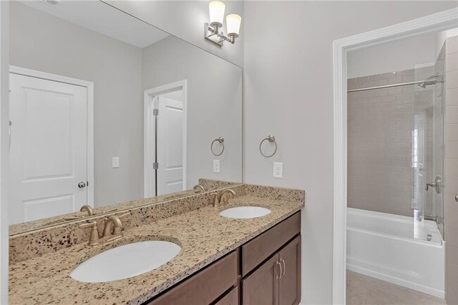 Building Photo - 3638 Moorewood Ln S E