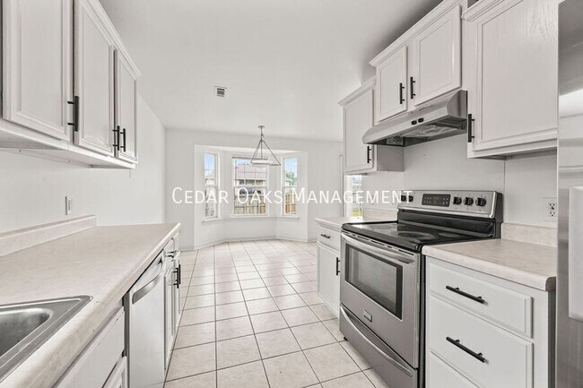 Building Photo - 911 SW Cheyenne Dr