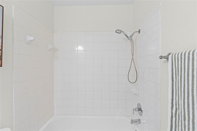 Building Photo - 406 Covent Dr