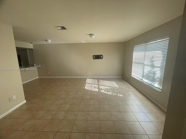 Building Photo - 1104 SE 24th Ave