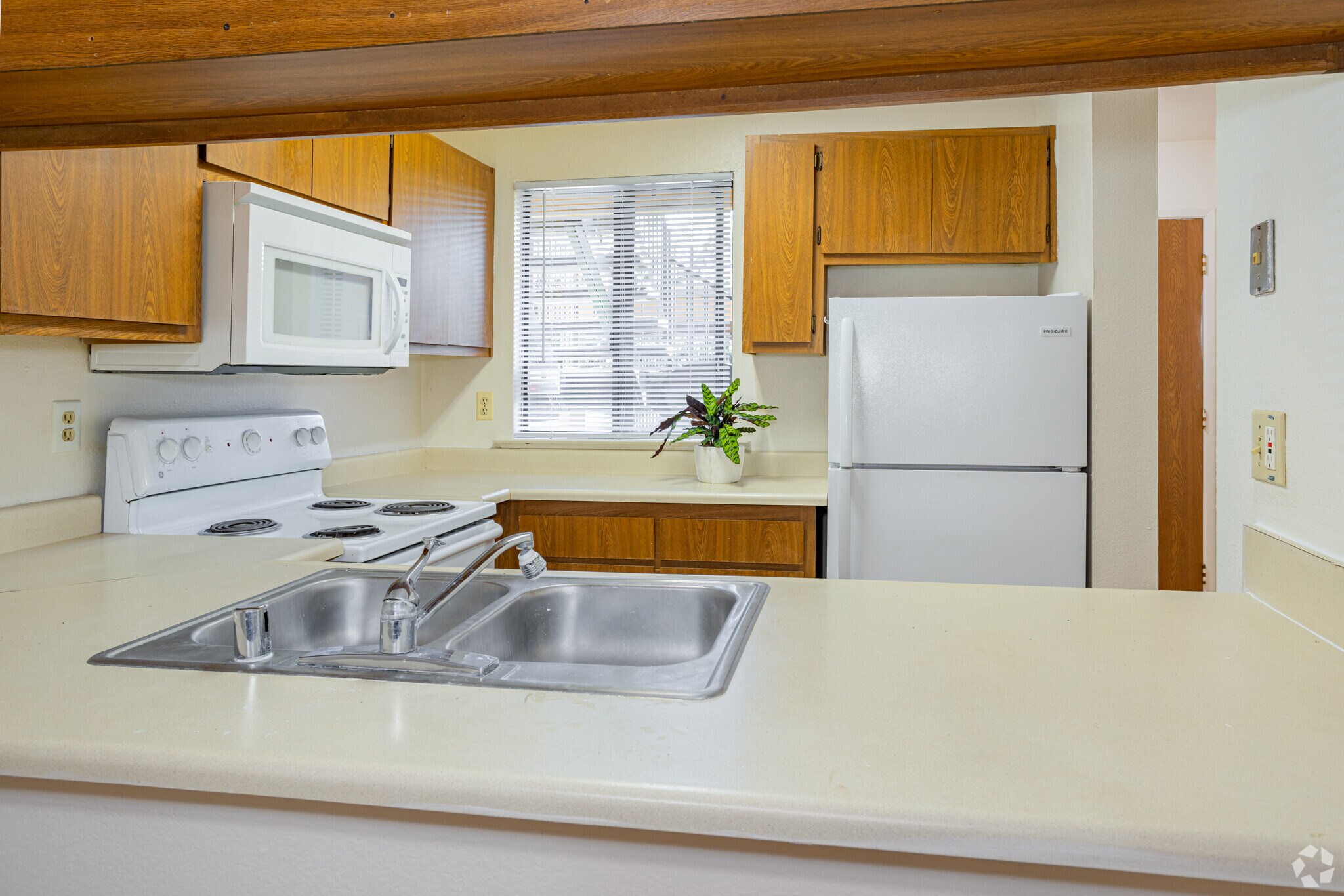 Ellis Lake Apartments 1801 Ellis Lake Dr Marysville CA 95901