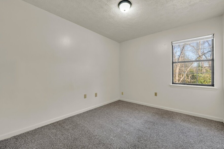 Building Photo - 164 High St