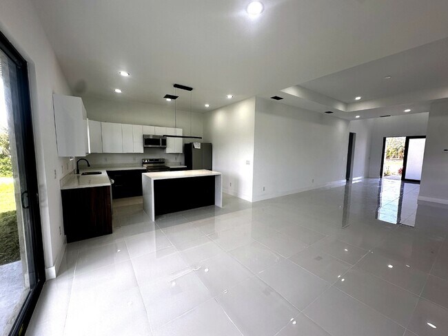 Building Photo - 2446 Embers Pkwy W