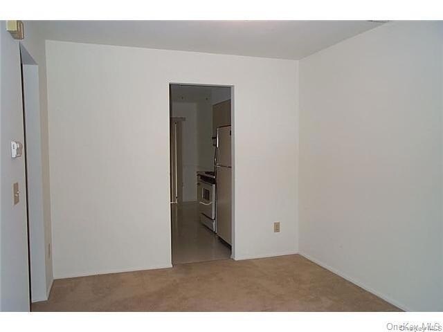 Building Photo - 39 The Knolls