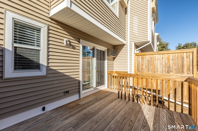 Building Photo - 60 Old Town Rd