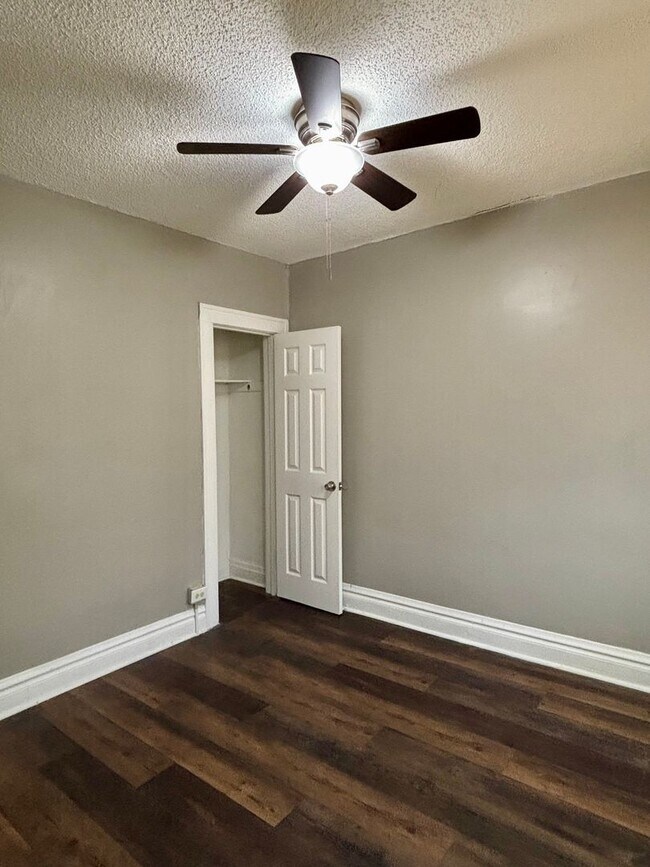 Building Photo - Cozy 2 Bedroom Home