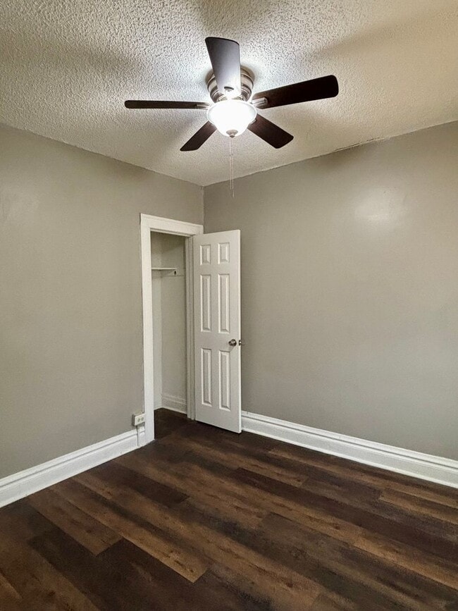 Building Photo - Cozy 3 Bedroom Home