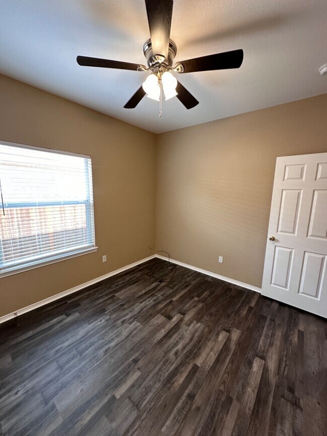Building Photo - 990 Sierra Vista Ct