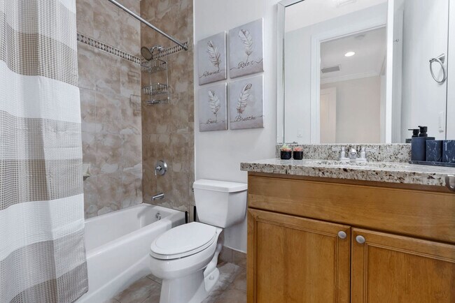 Building Photo - 1705 NE 11th St