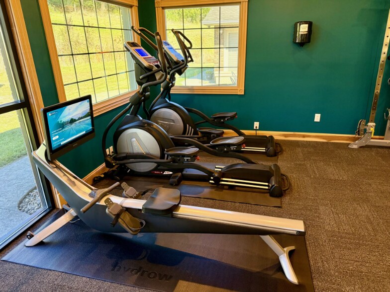 Building Photo - 1616 Spring Valley Dr