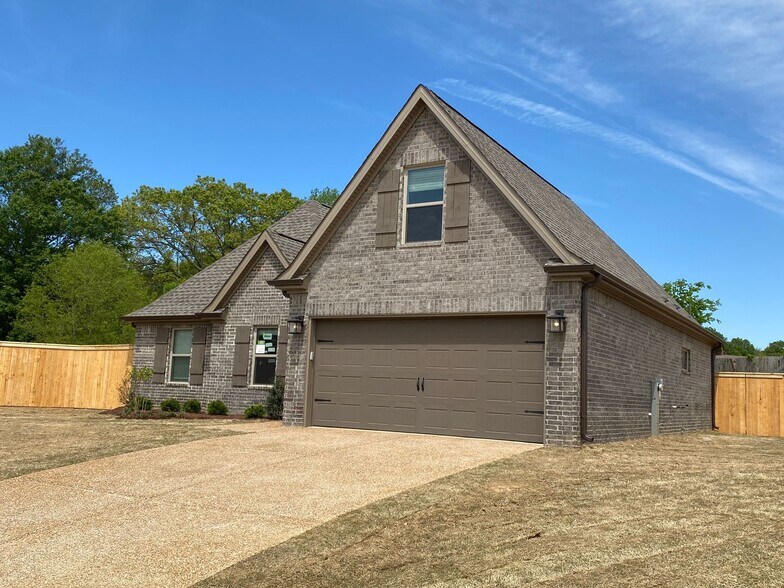 Building Photo - Welcome to your new home in Cordova, TN!