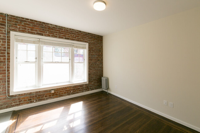Interior Photo - 990 Geary