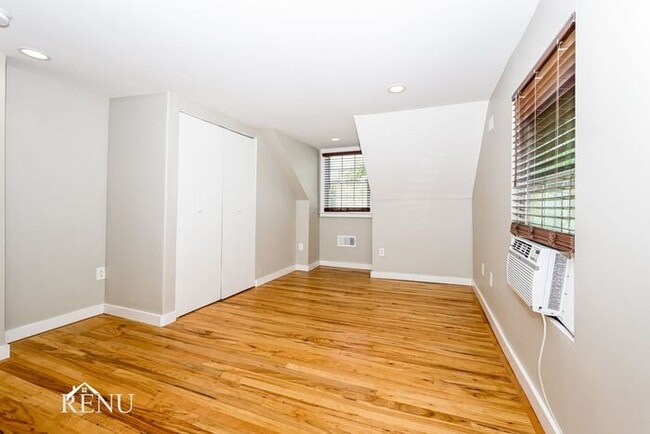 Building Photo - 501 Park Cir