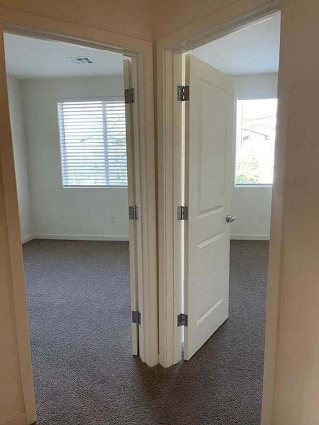 Building Photo - Coming Soon! Beautiful Townhome!